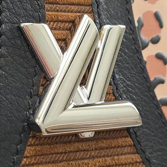 Louis Vuitton Round Monogram / Animal Print Bag Charm Key Ring - like new - Picture 6 of 7